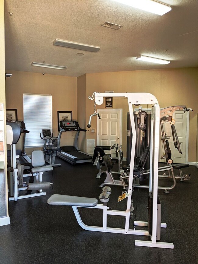 Building Photo - Move-in Ready first floor 2/2 Condo in Lee...