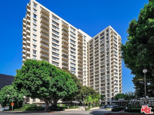 Building Photo - 2170 Century Park E