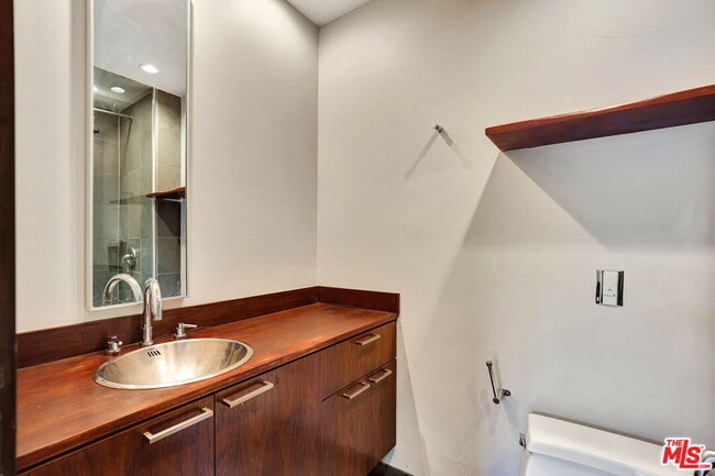 Building Photo - 1010 Palm Ave