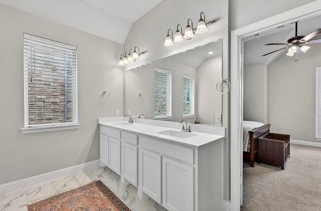 Building Photo - 14044 Falcon Ranch Dr
