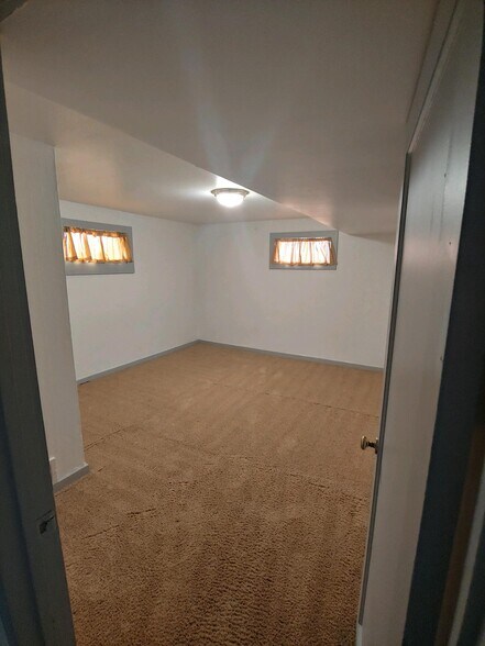 Master Bedroom - 4469 Orchard Ave