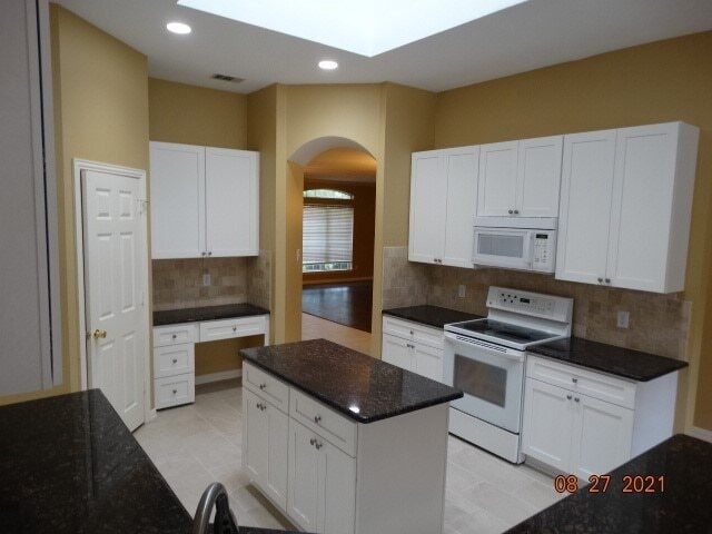 Building Photo - 5016 Adolphus Dr