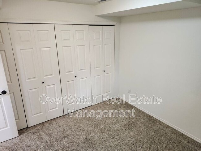 Building Photo - 705 Pearl Dr