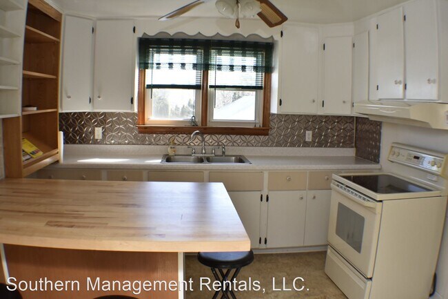 Building Photo - 12369 Susquehanna Trail S