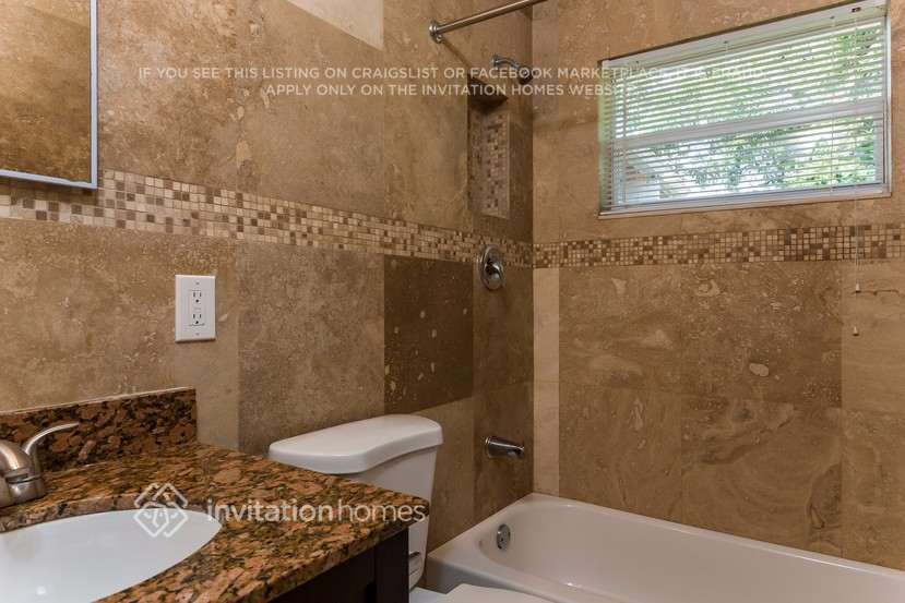 Building Photo - 1443 SW 10th St