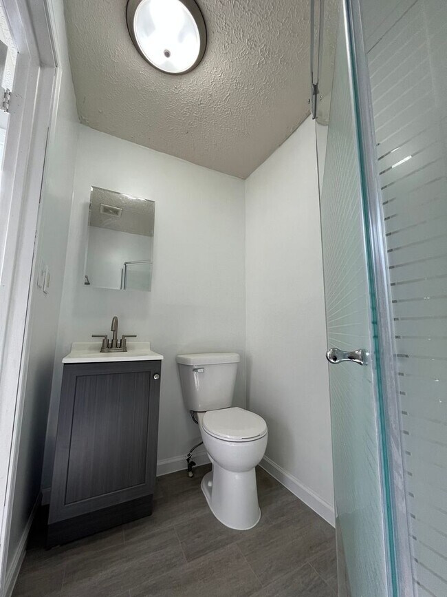 Building Photo - 1222 Columbia St