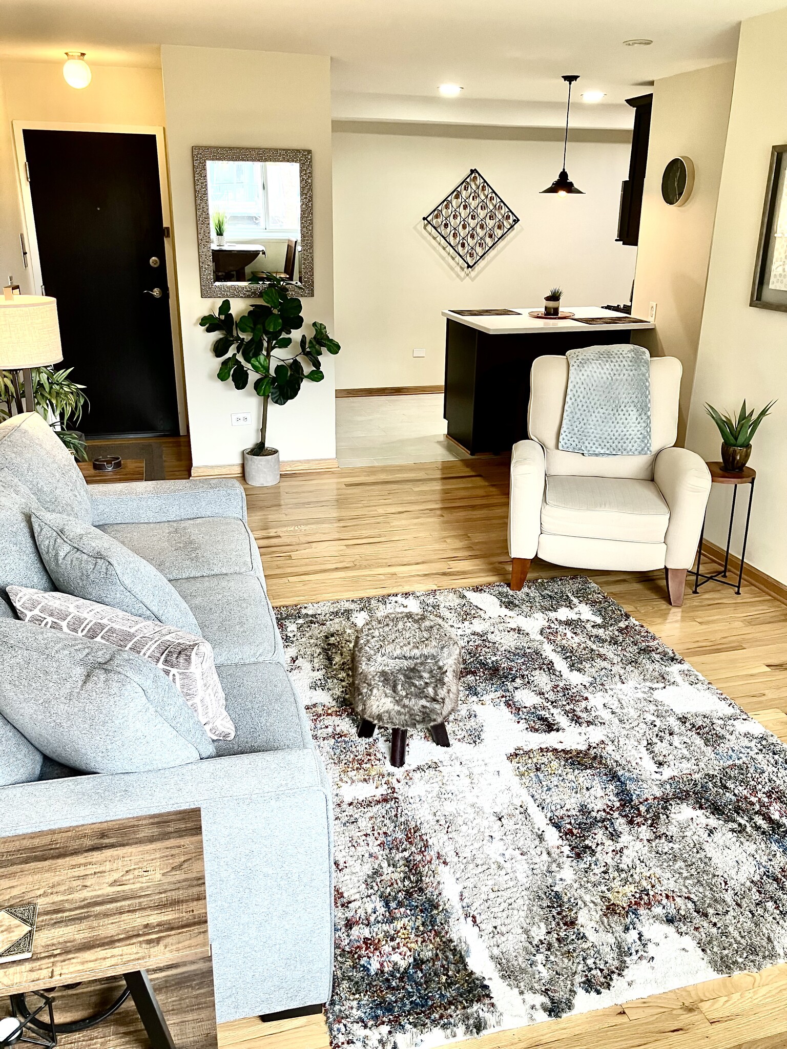 Building Photo - 515 W Wrightwood Ave