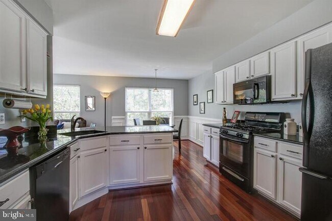 Building Photo - 46740 Graham Cove Square