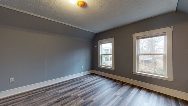 Building Photo - 12 Bentham Rd