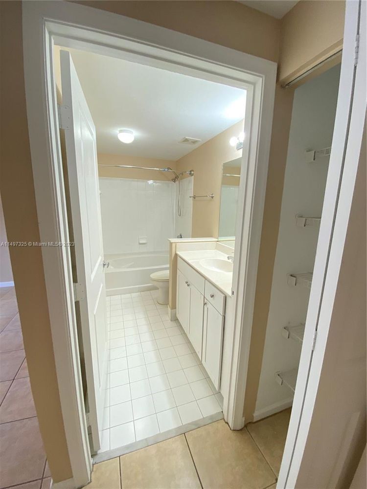 Building Photo - 5900 W Sample Rd