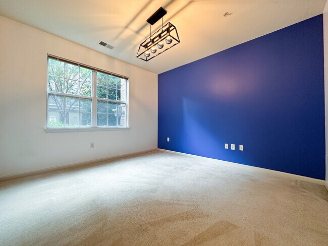 Building Photo - 12921 Centre Park Cir