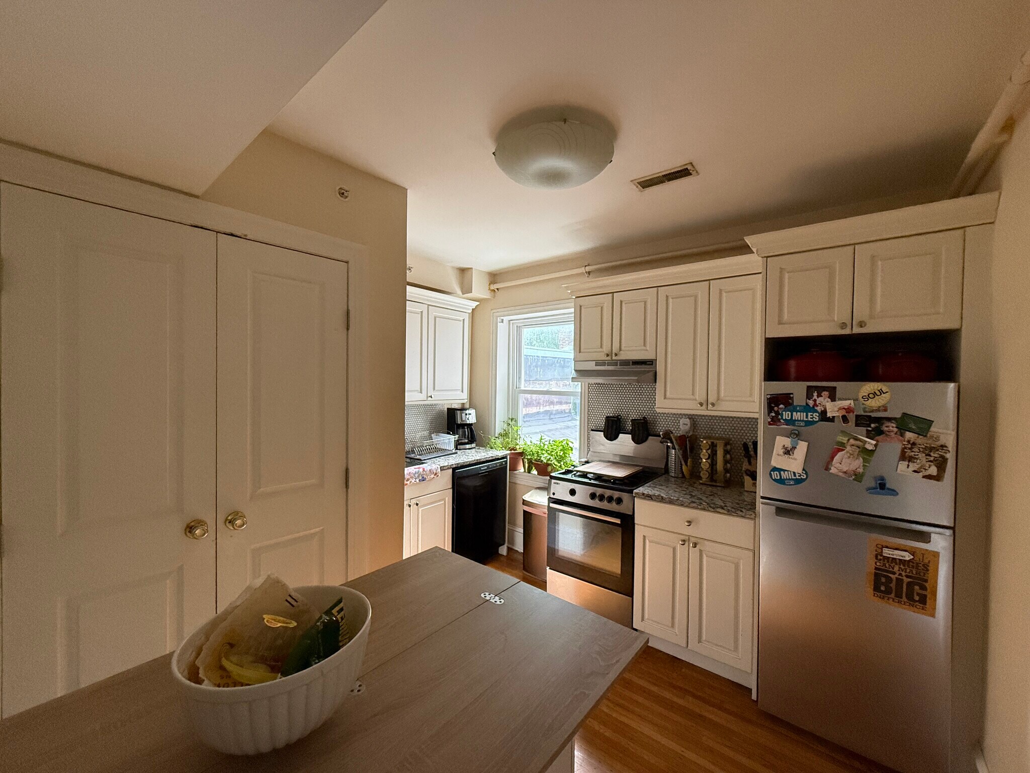 Kitchen - 988 N 5th St