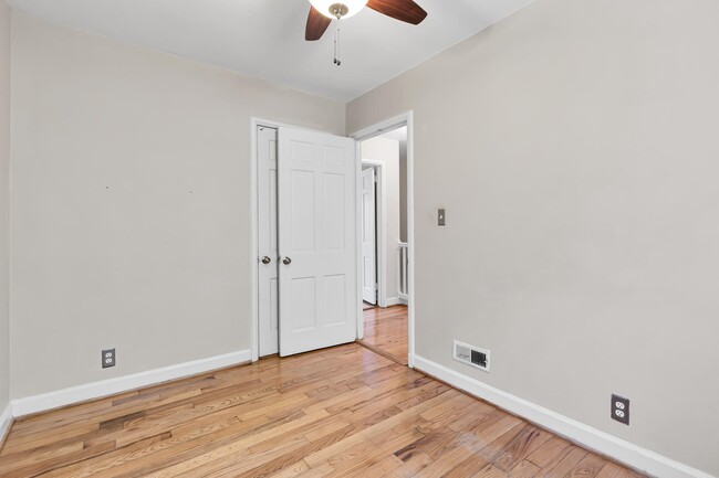 Building Photo - 3011 S Buchanan St