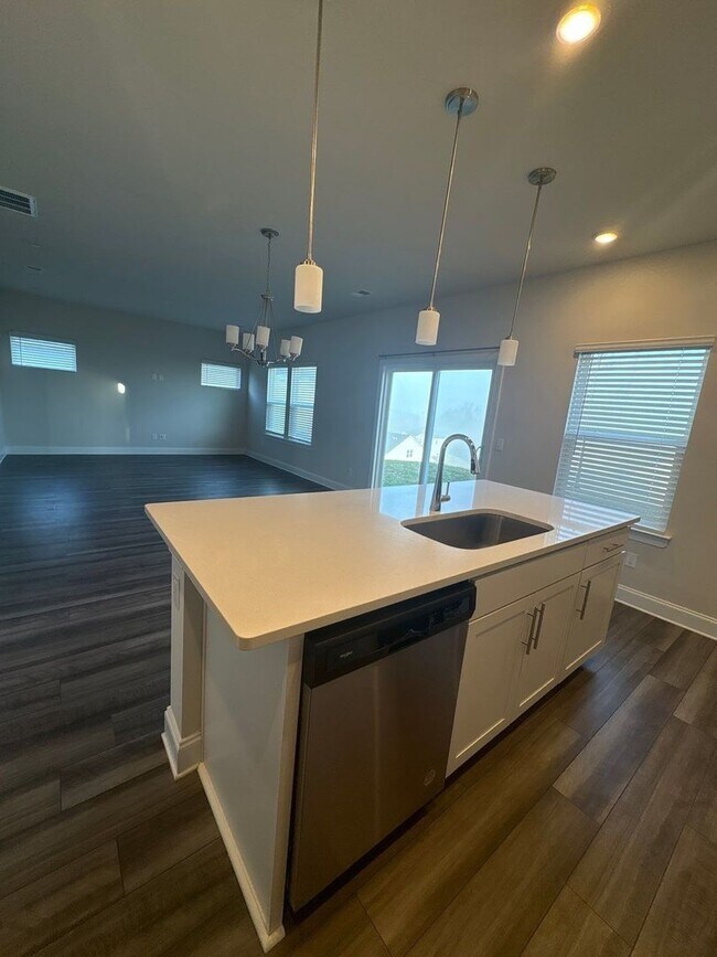 Building Photo - 3 Bedroom, 2.5 Bath and 2 Car Garage in Lebanon! $500 OFF FIRST FULL MONTH’S RENT!!