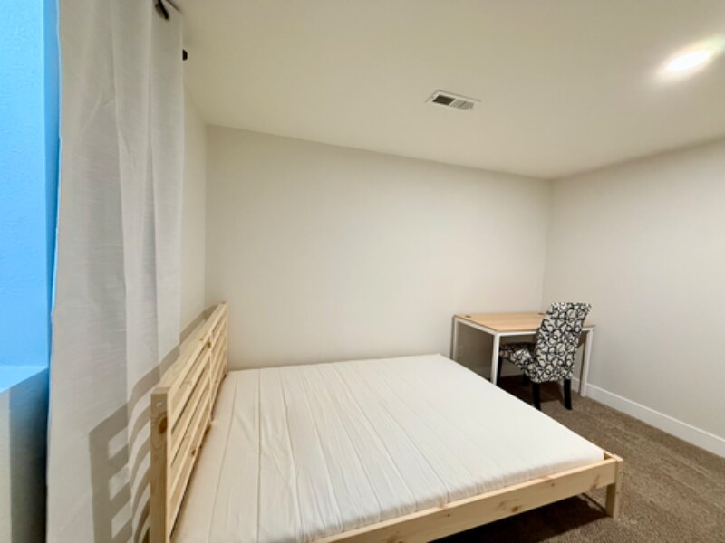 Building Photo - 9989 Dodge Dr