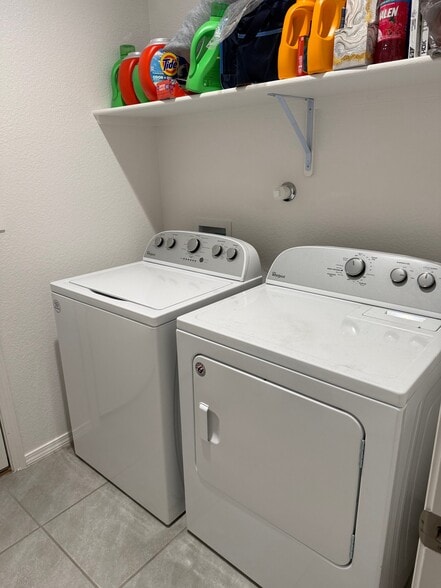 Building Photo - 1987 Tesoro Loop NW