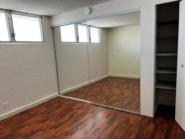 Building Photo - 1541 Dominis St