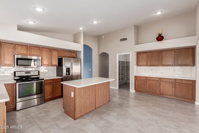 Building Photo - 3888 E Bancroft Ct