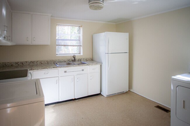 Building Photo - 507 Pine Bluff Trail