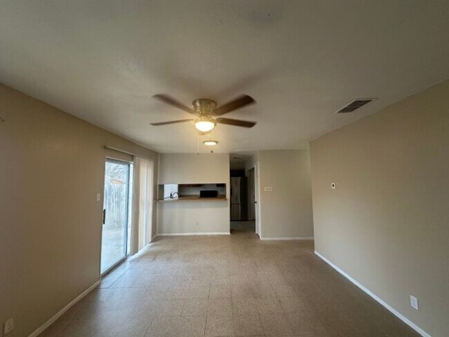 Building Photo - HERITAGE TOWNHOME