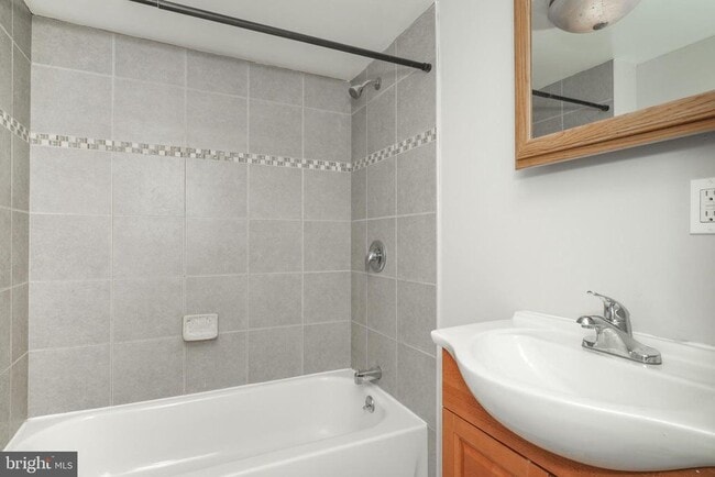 Building Photo - 505 Delaware Ave