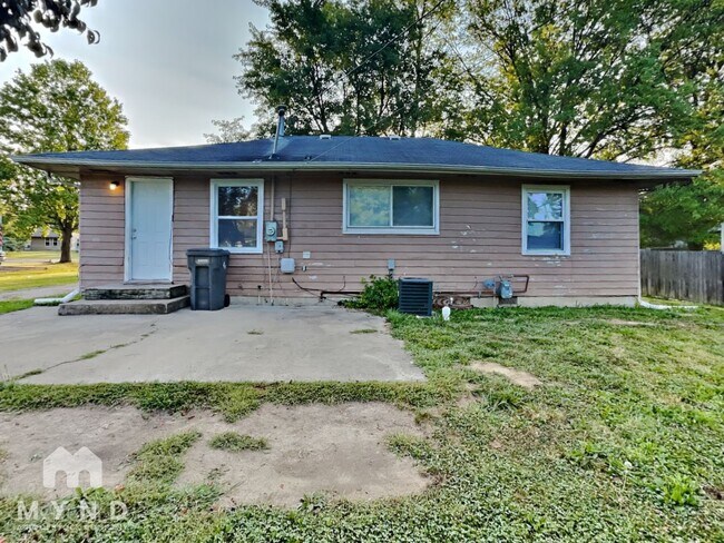 Building Photo - 3102 Elmhurst Dr