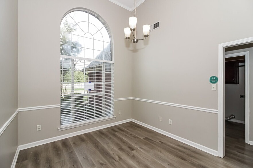 Building Photo - 4845 Shadow Pine Cove