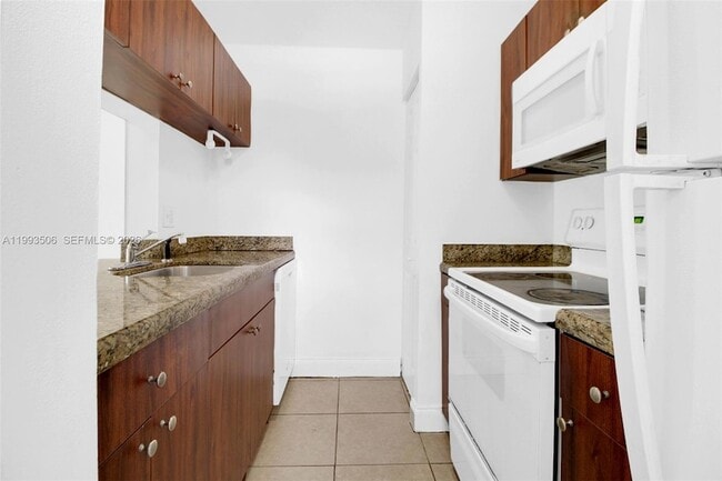 Building Photo - 9730 Hammocks Blvd