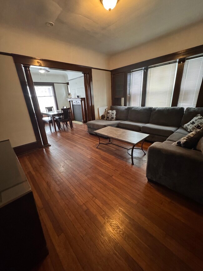 Building Photo - 1477 E 116th St