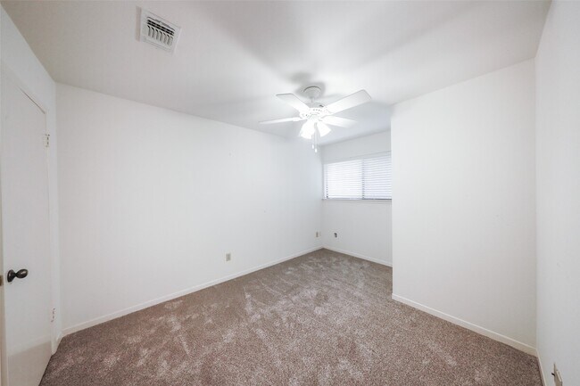 Building Photo - 70 Cokeberry Ct