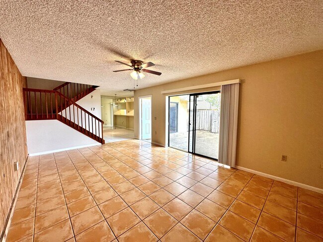 Building Photo - 805 8th Way