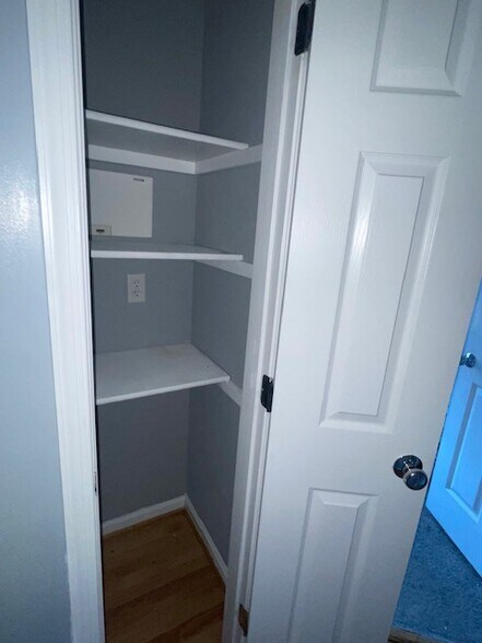 Linen Closet - 610 Irving St NW