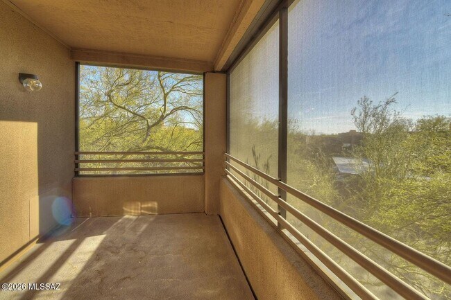 Building Photo - 6655 N Canyon Crest Dr