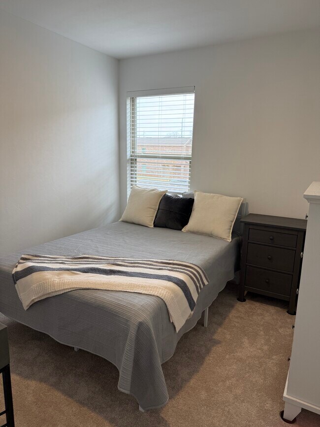 Building Photo - 1919 Wolford Wy