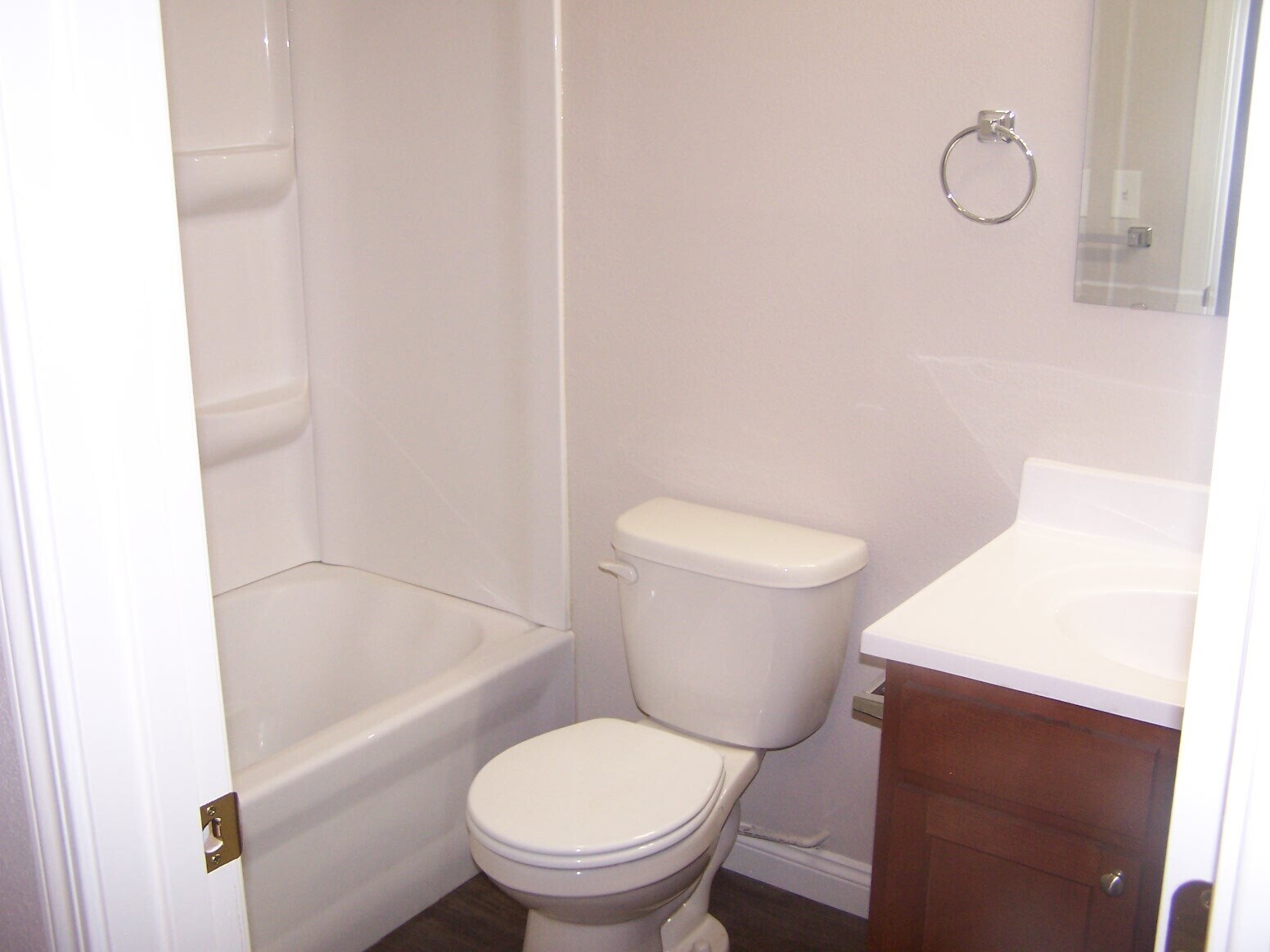 bathroom - 208 E Vincent Ct