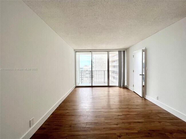 Building Photo - 7601 E Treasure Dr