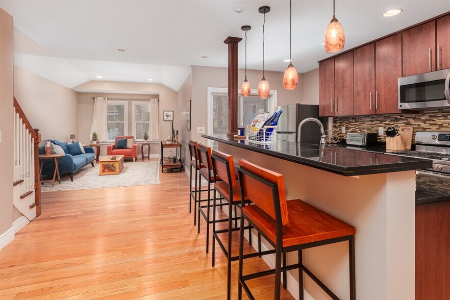 Primary Photo - 17 S Franklin St