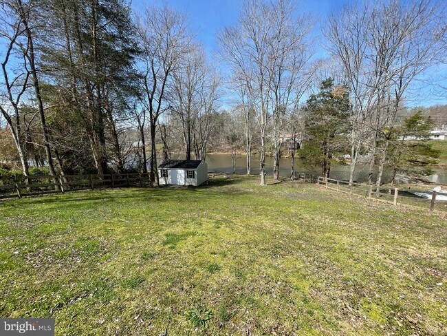 Building Photo - 121 Hilda Dr