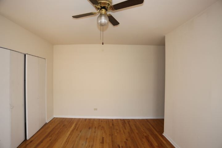 Building Photo - 838 W Cornelia Ave
