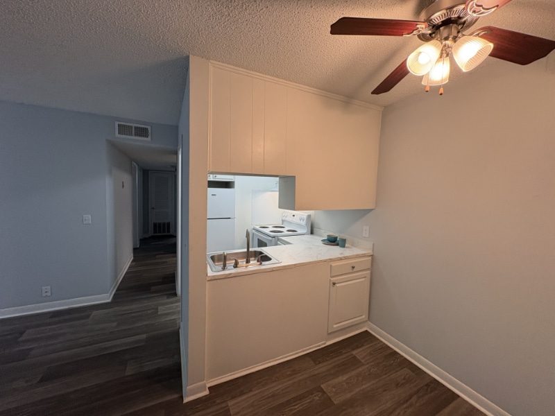 Building Photo - 1005 Hickory Hill Ln