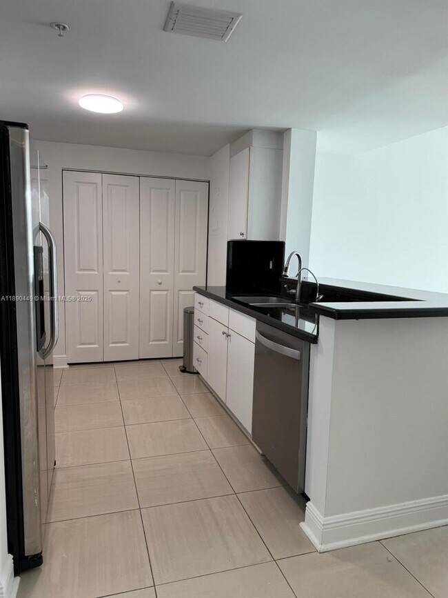 Building Photo - 1250 S Miami Ave