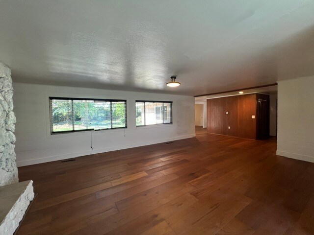 Building Photo - 1157 East Ave