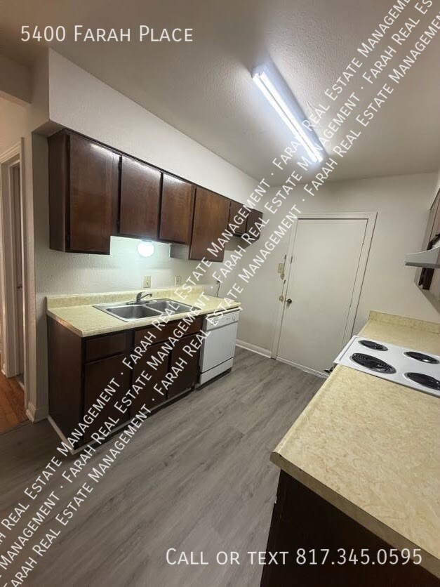 Building Photo - 5400 Farah Pl