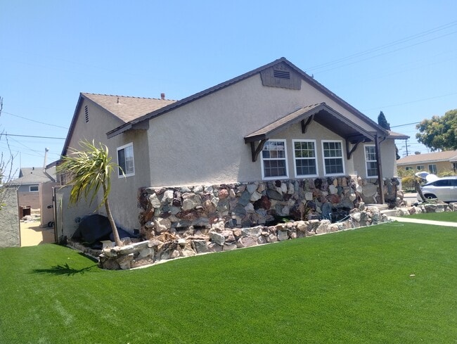Building Photo - 21634 Linda Dr