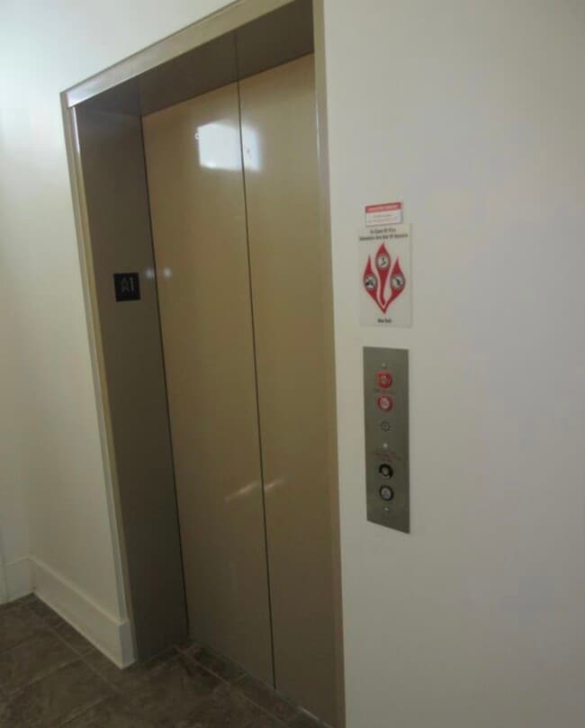 Building Photo - 407 Blondeau St