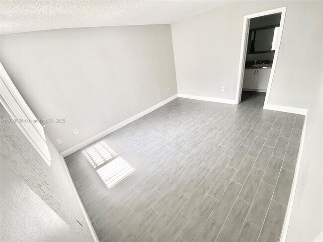 Building Photo - 10400 SW 108th Ave