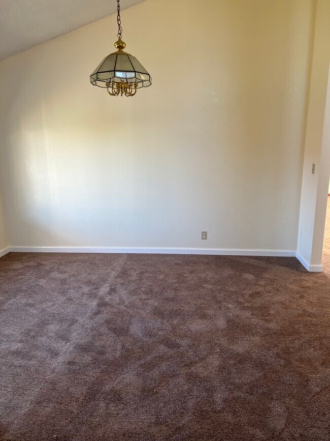 Building Photo - 1879 Pheasant Dr