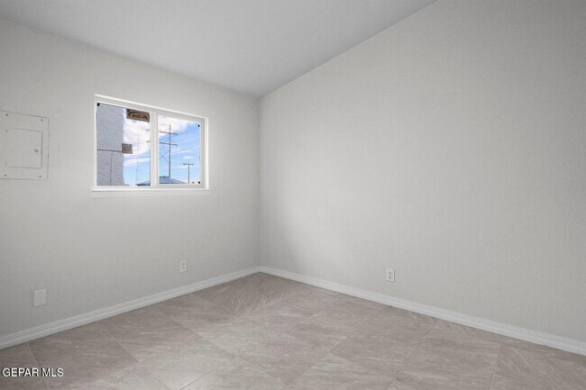 Building Photo - 2513 Red Sails Dr