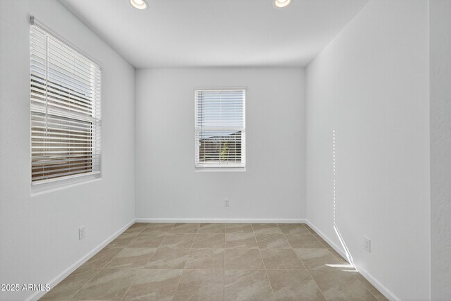 Building Photo - 2994 E Barrel Race Rd