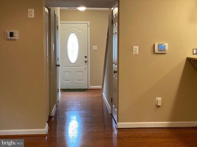Building Photo - 7621 Swan Terrace